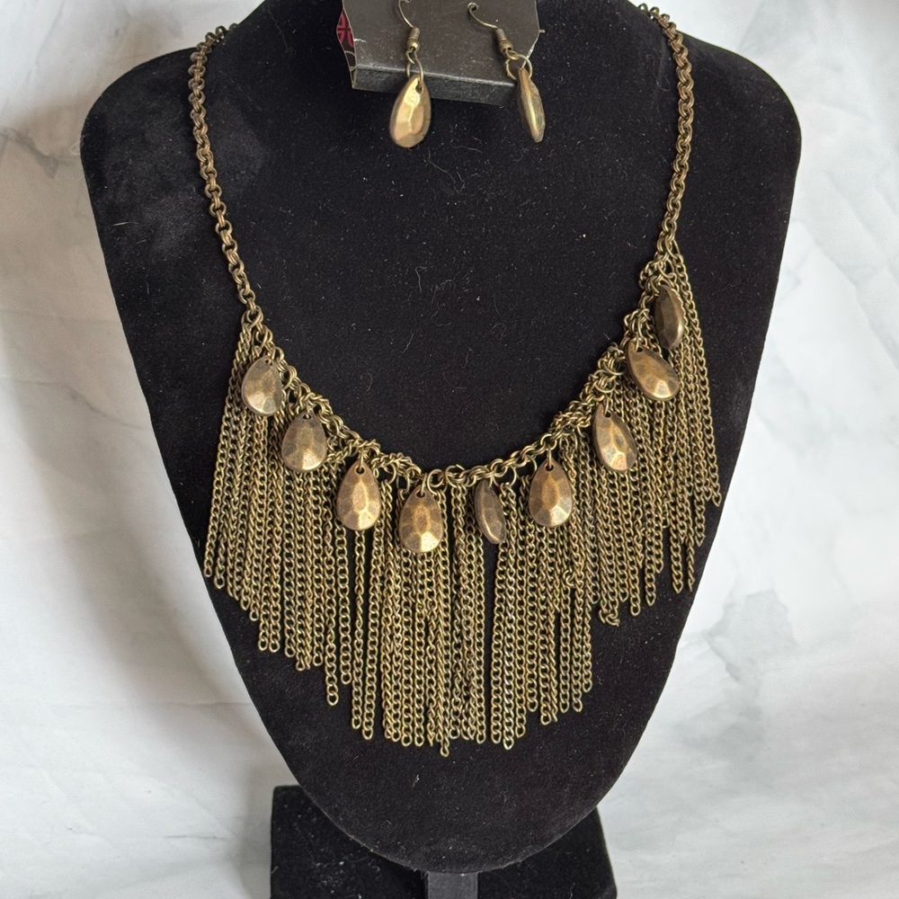 Paparazzi Necklace Set